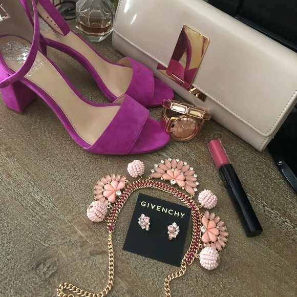 Meet your Posher, Nicole - Picture 2 of 6